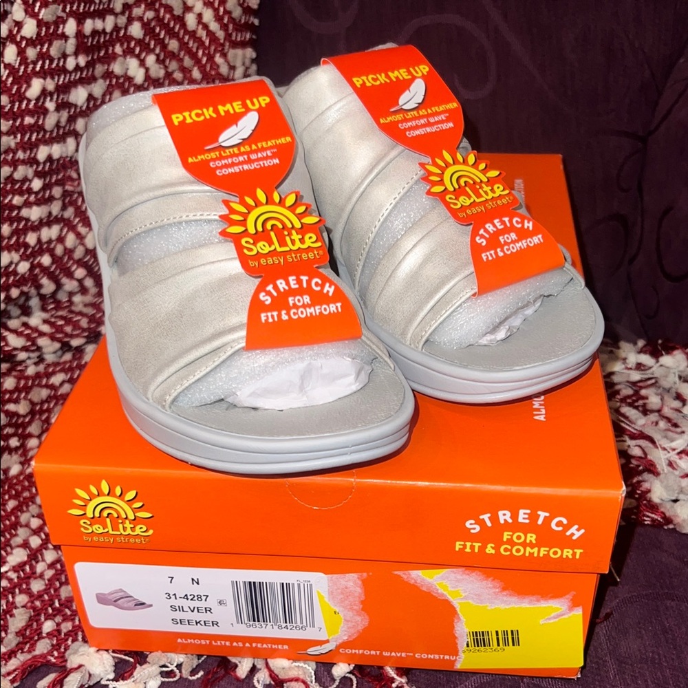 NIB Easy Street Seeker Comfort Slides Women’s size 7